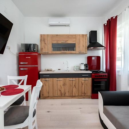 Spacious And Cozy Apartment In Central บูคาเรสต์ ภายนอก รูปภาพ