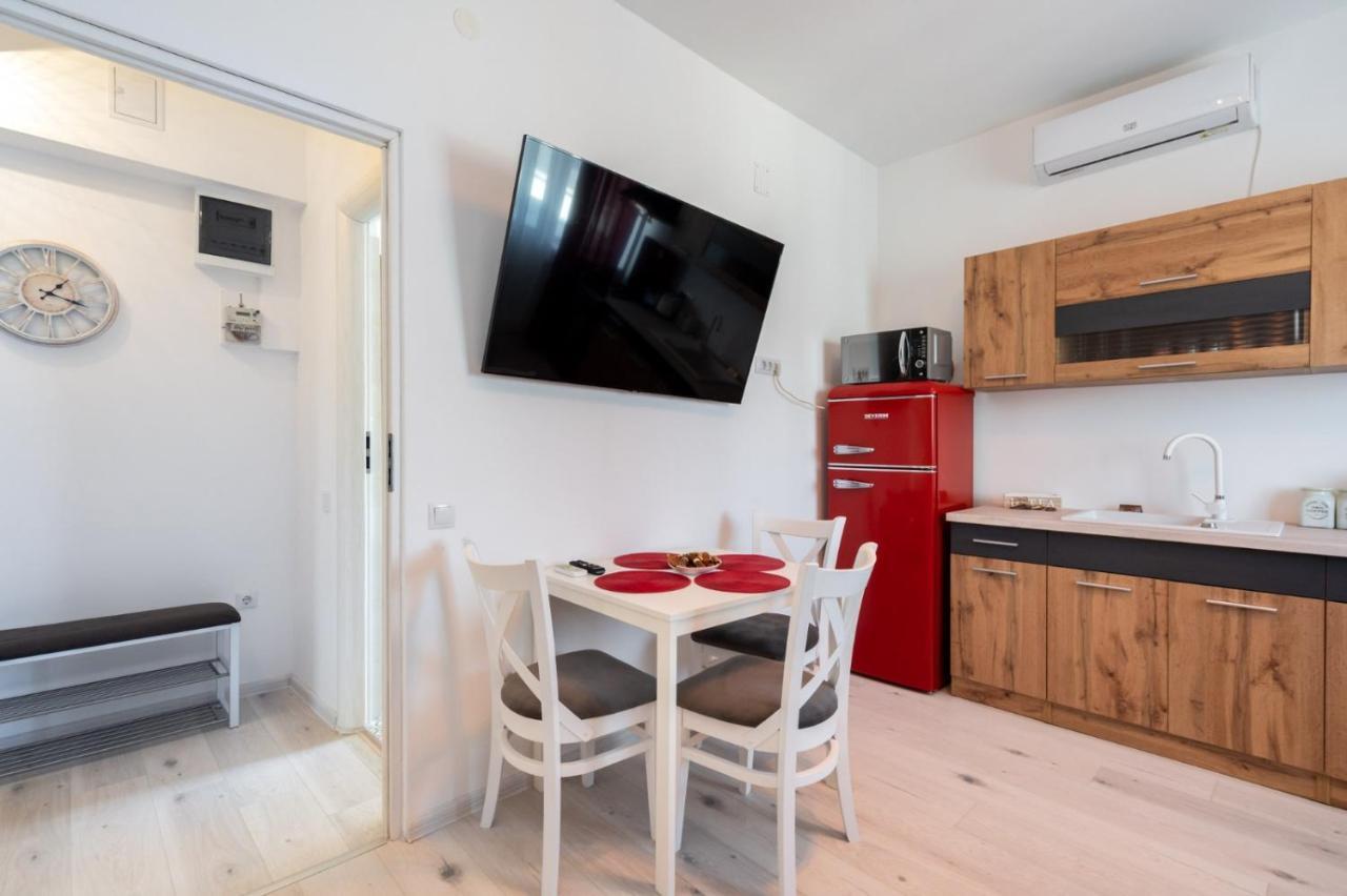 Spacious And Cozy Apartment In Central บูคาเรสต์ ภายนอก รูปภาพ