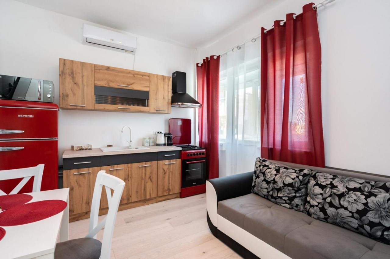 Spacious And Cozy Apartment In Central บูคาเรสต์ ภายนอก รูปภาพ