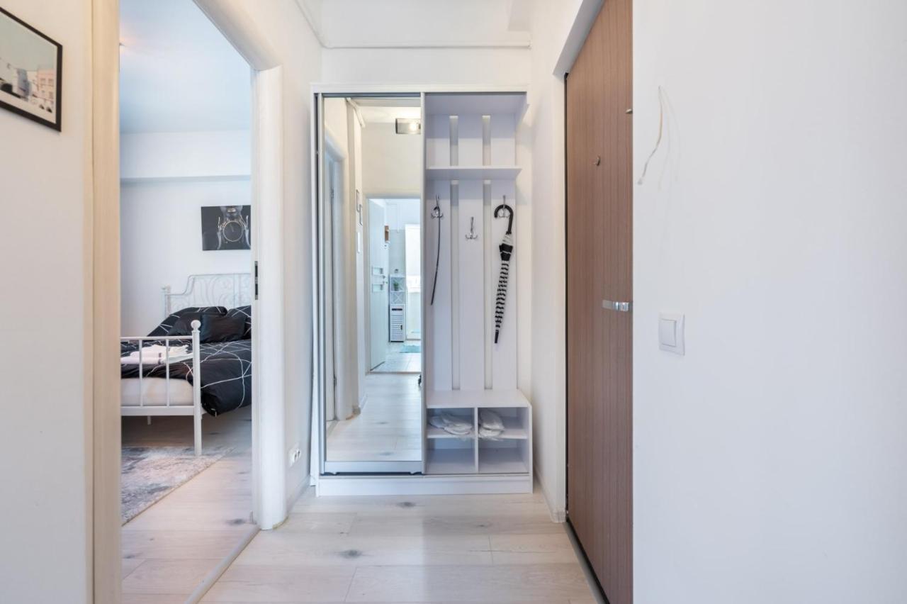 Spacious And Cozy Apartment In Central บูคาเรสต์ ภายนอก รูปภาพ
