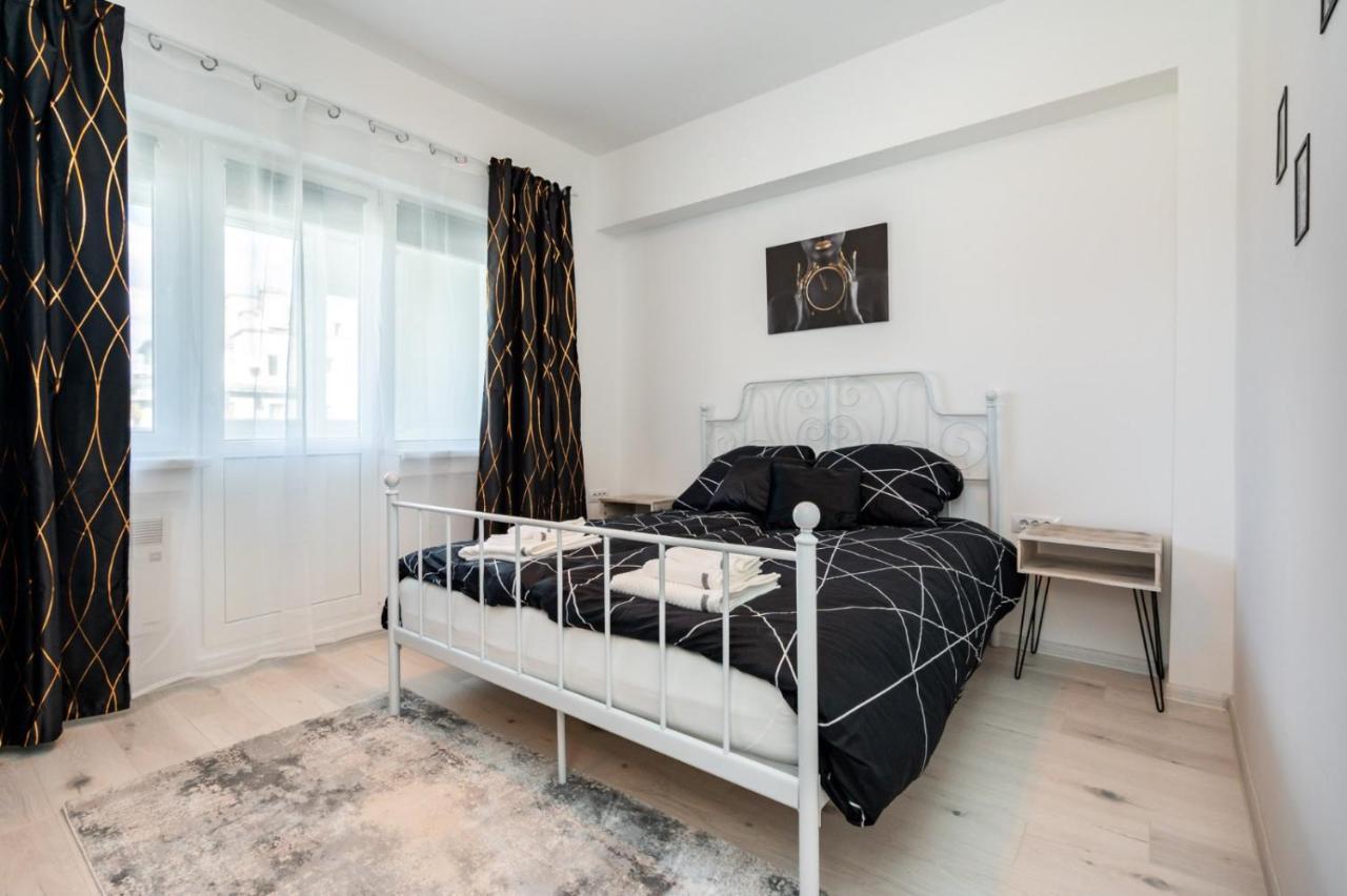 Spacious And Cozy Apartment In Central บูคาเรสต์ ภายนอก รูปภาพ