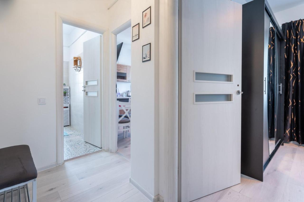 Spacious And Cozy Apartment In Central บูคาเรสต์ ภายนอก รูปภาพ