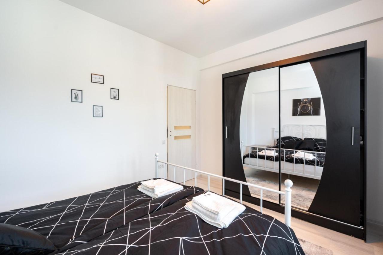 Spacious And Cozy Apartment In Central บูคาเรสต์ ภายนอก รูปภาพ