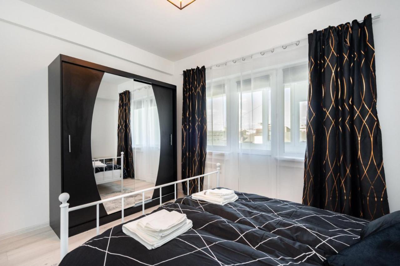 Spacious And Cozy Apartment In Central บูคาเรสต์ ภายนอก รูปภาพ