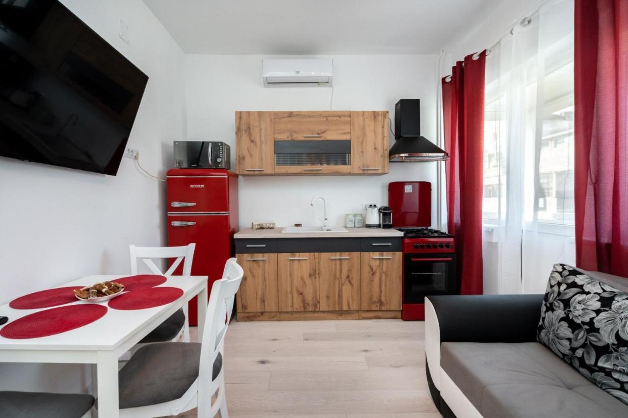 Spacious And Cozy Apartment In Central บูคาเรสต์ ภายนอก รูปภาพ